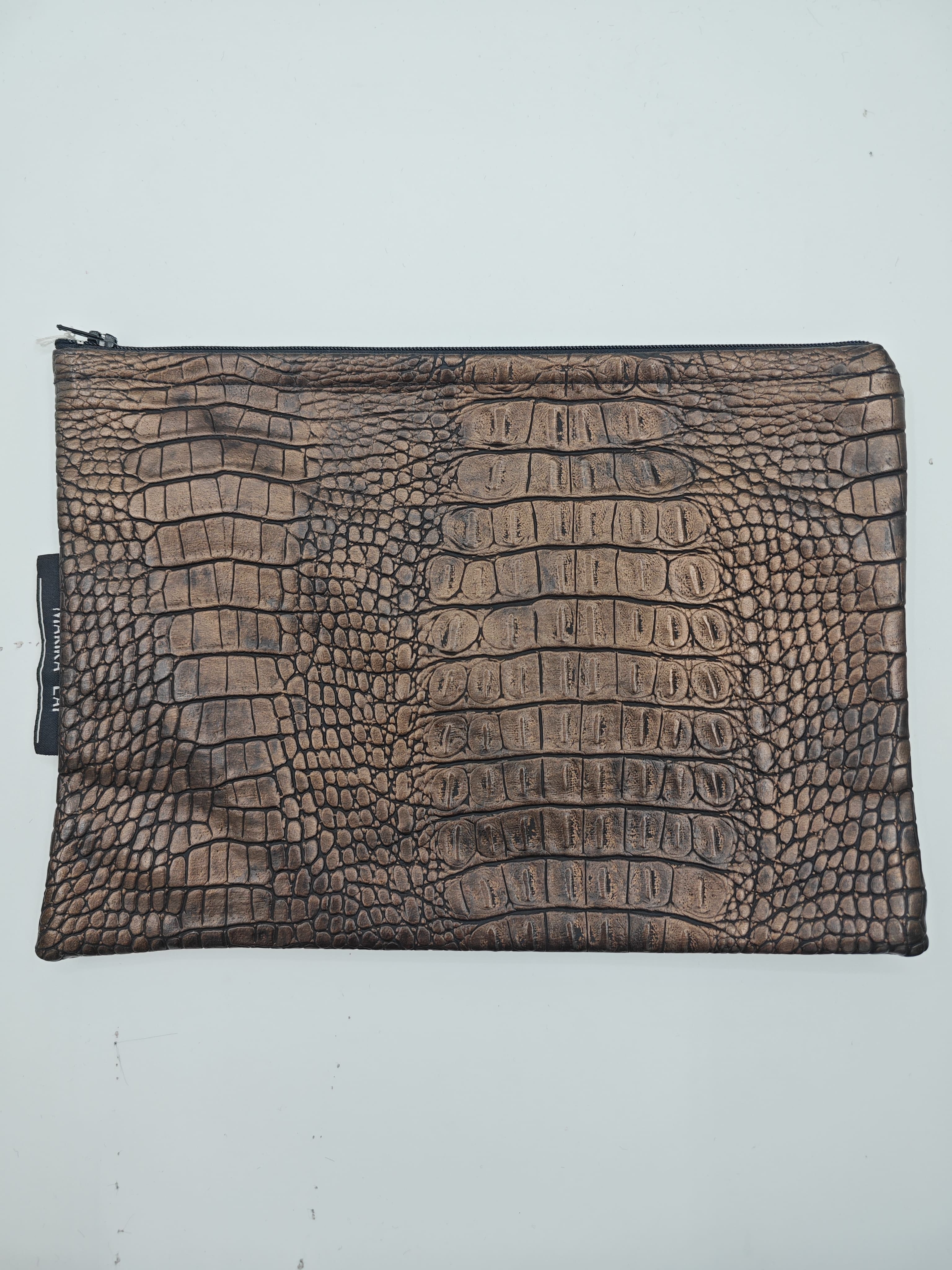 Pochettona in ecopelle stampa coccodrillo marrone bronzato