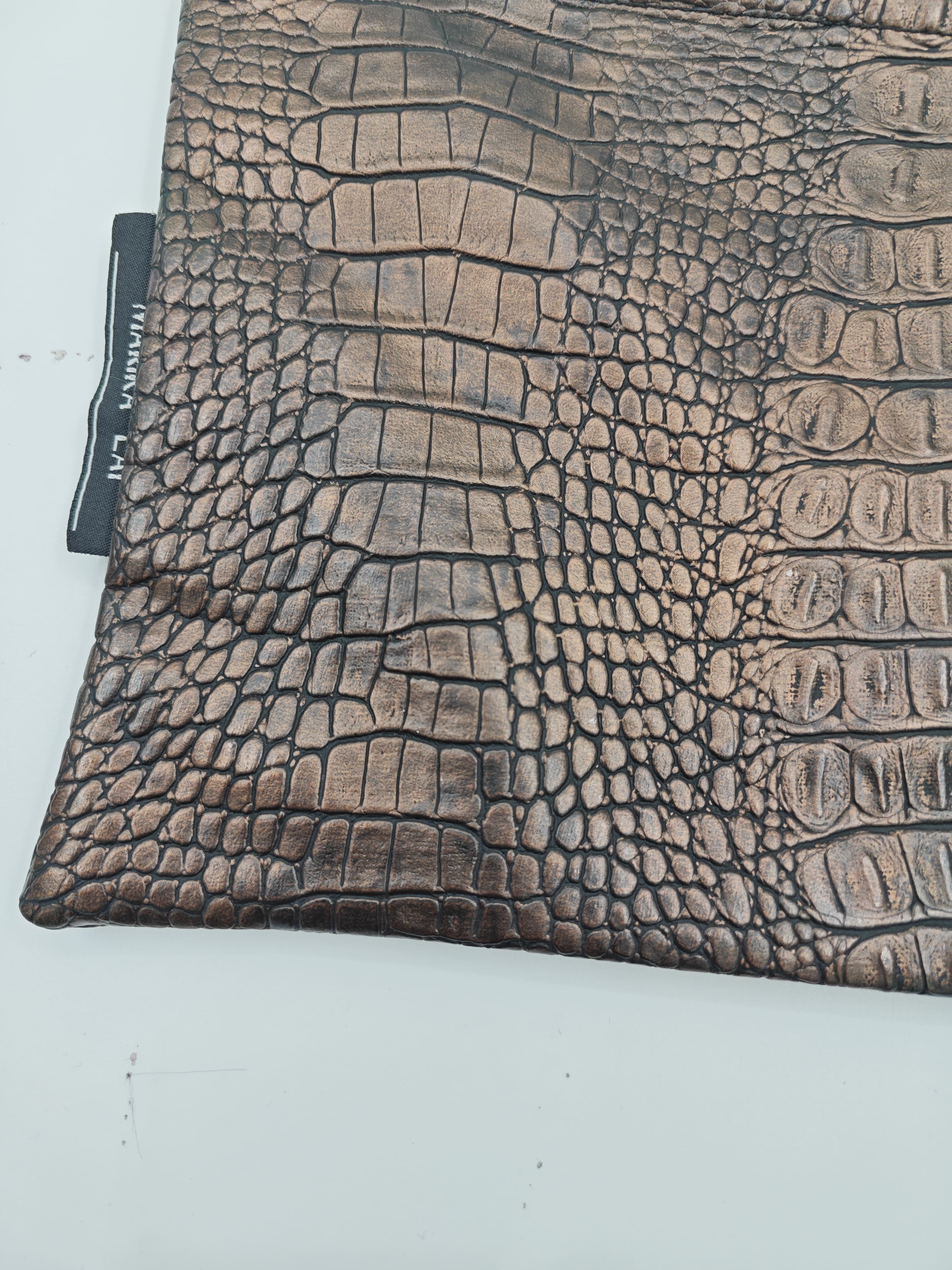 Pochettona in ecopelle stampa coccodrillo marrone bronzato - immagine 2